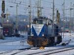 Bei sonnigen Winterwetter rangiert  Josy  von der Rurtalbahn am 30.12.2010 in Aachen West.