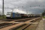 185 676-4 der Ruhrtalbahn Cargo ist am 19.11.2014 mit einem KLV durch Kirchstetten Richtung Linz unterwegs.