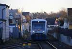 Ein Regio-Sprinter der Rurtalbahn von Heimbach-Eifel nach Düren-Hbf kommt aus Richtung Heimbach und fährt in Kreuzau-Eifel ein und fährt dann weiter in Rictung Düren.