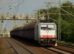 186240 der Rurtalbahn zieht ihren Gterzug in Richtung Dresden Hbf kurz vor dem Haltepunkt Dresden Strehlen.
16.6.12