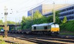 Die Class 66 PB17 von der Rurtalbahn-Cargo kommt aus Richtung Montzen/Belgien mit einem Kurzen Kupferleerzug aus Olen(B) nach Hegyeshalom(H) und fhrt in Aachen-West ein und im Hintergrund steht die Cobra 2804 in Aachen-West bei schner Abendsonne am 31.5.2013.