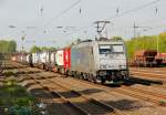 185 621-0 Rurtalbahn mit einem Tankcontainerzug am 24.04.2014 in Düsseldorf Rath.