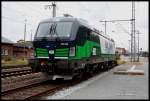 Vectron 193230 der Rurtalbahn hat zwei unterschiedliche  Gesichter . Hier die farbenfrohe Seite! - Am 13.7.2015 hatte die Lok Betriebspause im Bahnhof Leer.