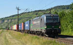 193 201, welche die SBB Cargo bei ELL angemietet wurde, führte am 14.06.17 einen Containerzug durch Thüngersheim Richtung Würzburg.