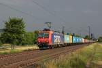 482 016 mit einem Containerzug am 30.06.2012 bei Thngersheim.