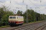 Als Tfzf 91420 von Homburg (Saar) Hbf. nach Duisburg Ruhrort Hafen braust die 181 215 von SEL am 09.07.2020 durch Düsseldorf-Eller Süd. Die Lok macht sich gut in ihrer neuen Lackierung, auch wenn diese nicht historisch ist.