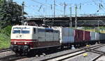 Martin Schlünß Eisenbahnlogistik, Wankendorf mit ihrer  181 215  Name:  HOLSTEIN  (NVR:  91 80 6181 215-5 D-SEL ) und einem Containerzug am 07.06.23 Vorbeifahrt Bahnhof Hamburg-Harburg.