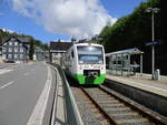 Ausfahrender STB VT 141 aus dem Kopfbahnhof Lauscha am 28.Mai 2020.