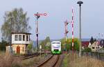 Als der VT 118 der Süd-Thüringen-Bahn am 11.04.2014 auf dem Weg nach Meiningen in den Bahnhof Immelborn einfährt, erinnerte die Infrastruktur mit Stellwerk, Formsignalen und