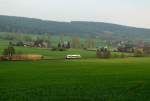 Auf dem Weg von Meiningen nach Eisenach ist ein Regio-Shuttle der Süd Thüringen-Bahn am 12.04.2014 bei Oberrohn unterwegs