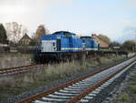 Spitzke V100-SP-010 zusammen mit der V100-SP-008,am 10.November 2019,an der Rampe in Möllenhagen.