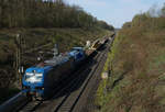 E-192-SP-100 passiert das Wiehengebirge bei Ostercappeln-Haaren (blaue Brücke) in Fahrtrichtung Bremen am 18.04.2020.