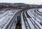 Stadler Eurodual 159 212-0 ( 9080 2159 212-0 D-RCM ), abfahrbereit mit einem starkenberger Sandzug in Gera am 26.1.2021