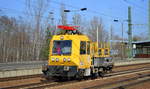 STRABAG mit ihrem GAF 100 R/H (97 17 49 003 18-4) am 25.02.21 Durchfahrt Bf.