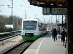 BR 650 der STB fhrt im April 2003 im Erfurter Hbf ein.