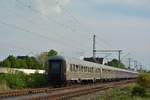 Das beste kommt zum Schluss. Am Zugschluss hingen 2 Silberlinge der SVG.  Sie rollten am Zugschluss des Fußballsonderzuges von Mönchengladbach nach Augsburg durch Grevenbroich. 

Grevenbroich 06.05.2017