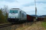 76 111 vom Stahlwerk Thüringen (SWT) am 16.4.2021 mit dem täglichen Stahlzug auf dem Weg von Könitz nach Cheb (CZ).