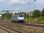 Stahlwerk Thüringen 76 111 TRAXX F 140 DE, ( 9288 0076 111-8 B-SWT ) beim umsetzen in Gera am 13.9.2021