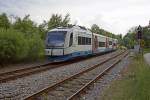 Der Integral Triebwagen VT 108 der BOB fährt von Lenggries kommend in den Bahnhof Bad Tölz ein.