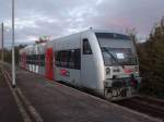 VT 002 der Mitteldeutschen Regio Bahn ist am 30.10.12 auf der SWEG Strecke Achern-Ottenhfen im Einsatz.Hier steht er im Bahnhof von Achern.