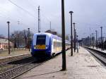 Nach einem krftigen Regenschauer rollt die NOB in den Bahnhof Waren(Mritz) ein. (17.03.2007)