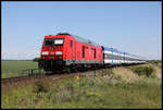 Eine DB 245022 hat hier am 29.5.2020 um 15.11 Uhr bei Niebüll auf der Fahrt nach Westerland einen NOB Wendezug am Haken!