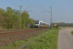 RE 10 nach Kleve am BÜ Broicherseite/Krauseweg in Kaarst.
