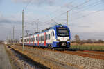 15.12.2022 - Idagroden - Seit dem 12.12.2022 steht die Strecke Oldenburg-Wilhelmshaven unter Strom. Hier ist einer der neuen Züge von Stadler 3428-005 (Nordwestbahn) als Betriebsfahrt auf dem Weg von Wilhelmshaven in Richtung Oldenburg.