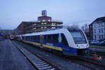 Ich weiß nicht, ob dieser Zug schon hier auftauchte: Einer der sieben neuen LINT41, 1 648 302, der am Abend des 04.02.2017 in Wilhelmshaven stand.