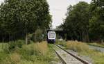 Mit der Stilllegung der letzten linksrheinischen Zeche in Kamp-Lintfort am 21.12.2012 wurde auch der Betrieb auf der Zechenbahn nach Rheinkamp an der Strecke Duisburg - Xanten eingestellt. Schon damals gab es Diskussionen, diese Verbindung für den Personenverkehr zu nutzen. Als Zubringer zur diesjährigen Landesgartenschau in Kamp-Lintfort verkehren dort an Samstagen sowie Sonn- und Feiertagen wieder Züge: Hier ist der NordWestBahn-VT 648 440 am 29.08.2020 zwischen Rheinkamp und Kamp-Lintort als RB 31 unterwegs. 