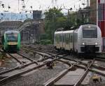 VT 261 der Vectus Bahn und 460 004-4 im Vorfeld des Koblenzer Hauptbahnhofes. Aufgenommen am 13.07.2014.