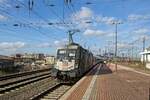 ES 64 U2-060 fährt mit einem Ersatzzug auf der Linie RB 40 in Witten Hbf ein (26.02.2022) 