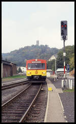 VT 2 E 18 fährt hier am 2.10.1994 aus Frankfurt kommend in Königstein ein.