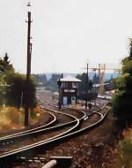 Bahnhofsausfahrt in Usingen Richtung Grvenwiesbach (verfremdetes Foto), 1. Hlfte der 1980iger Jahre.
