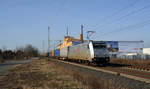 185 417 führte am 23.02.19 einen KLV-Zug vorbei am Class-Standort Landsberg Richtung Bitterfeld.