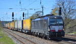 TX Logistik AG, Troisdorf [D] mit der MRCE Vectron  X4 E - 653  [NVR-Nummer: 91 80 6193 653-3 D-DISPO] und Taschenwagenzug am 27.04.21 Durchfahrt Bf.