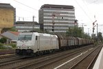 TXL 185 418-3 mit einem Stahlzug in Düsseldorf Rath, am 14.06.2016.