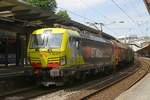 TXLeitwolf 193 554 mit Stahlzug in Wuppertal Hbf, am 15.06.2017.