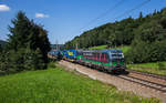 193 252 fährt mit einem LKW Walter KLV bei Wernstein in Richtung Wels, aufgenommen am 23. August 2017.