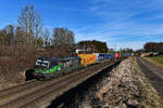 Die  Graffiti-Loks  von TXL finden wenig Gefallen bei Eisenbahnfreunden.