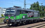 TX Logistik AG, Troisdorf [D] mit der ELL Vectron  193 264  [NVR-Nummer: 91 80 6193 264-9 D-ELOC] und einem KLV-Zug aus Rostock Seehafen am 10.08.22 Durchfahrt Bahnhof Golm.