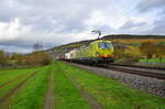 Alpha Trains/TX Logistik Werbelok 193 559-2  Naturail  fährt mit ihrem Containerzug in Richtung Würzburg.