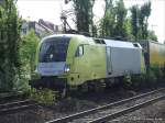 ES 64 U2-010 der TX Logistik mit einem KLV-Zug nach Wanne-Eickel. Bochum Hamme 29.8.07