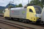 ES 64 U2 - 011 der TX-Logistik (ARS Altmann AG) brachte am Sonntag, 20.07.2008, einen Trailerzug mit zwei weiteren, kalt mitgefhrten TX-Loks, nach Kufstein/Tirol. Hier warten sie auf Freigabe der Strecke Richtung Wrgl und weiter Richtung Brenner.