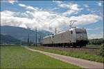 Die Sonne kam gerade herraus als 185 538 und 185 540  HUSKIES  auf dem Rckweg nach Kufstein sind.