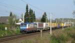 Mein 800. Bild auf Bahnbilder.de! Zusehen ist die 185 513-9  Rostock Port  der TX Logistik mit dem wchentlichem DGS 43141 ALSK - Verona kurz nach der Durchfahrt in Reinfeld (Holst.) am 15.04.09. Die TX Logistik fhrt seit der Inbetriebnahme der Elektrifizierung Hamburg - Lbeck - Travemnde im Dezember 2008 fnf mal wchentlich pro Richtung den sogenannten  Veronashuttle  mit ihren eigenen Lokomotiven.