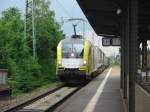 ES 64 US-007 der Firma TX Logistik mit einem kurzen Gterzug am 2.07.2005 in Bensheim.