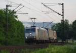 Am frhen Morgen des 23.06.2010, als der Nebel noch im Tal lag und die ersten Sonnenstrahlen sich durchkmpften, kam 185 539-4 mit Aufligerzug aus Norden. Hier kurz vor Eschwege West.