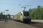 ES 64 U2-011 mit Containerzug in Fahrtrichtung Norden. Aufgenommen am 21.04.2011 in Eichenberg.