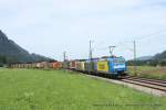 185 518-8 (TX Logistik / Transped) fhrt am 6. August 2011 um 13:44 Uhr mit einem Gterzug durch Oberaudorf